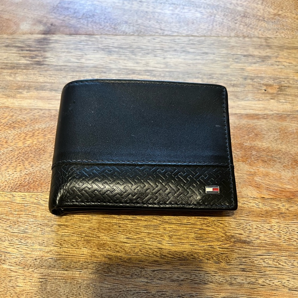 Tommy Hilfiger Black Genuine Leather Bifold Wallet w/ ID Window